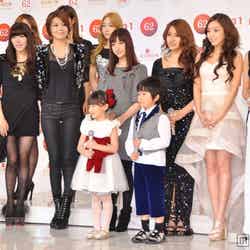 「第62回 紅白歌合戦」初出場歌手（左から：少女時代、神田沙也加、鈴木福、芦田愛菜、KARA）