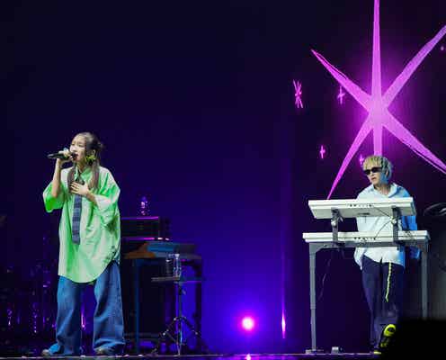 YOASOBI、韓国で圧巻ステージ 現地の歓声止まず“音楽は国境を越える”証明【Weverse Con Festival】