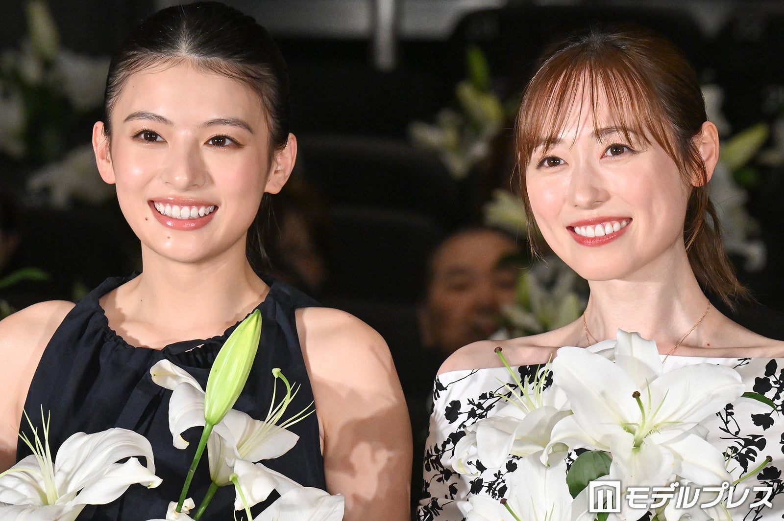出口夏希、福原遥（C）モデルプレス