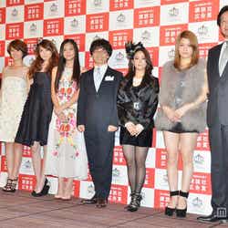 (左から)木村郁美アナ、鈴木ちなみ、宮田聡子、清水富美加、本村健太郎、塩ノ谷早耶香、泉沙世子、講談社・野間省伸社長