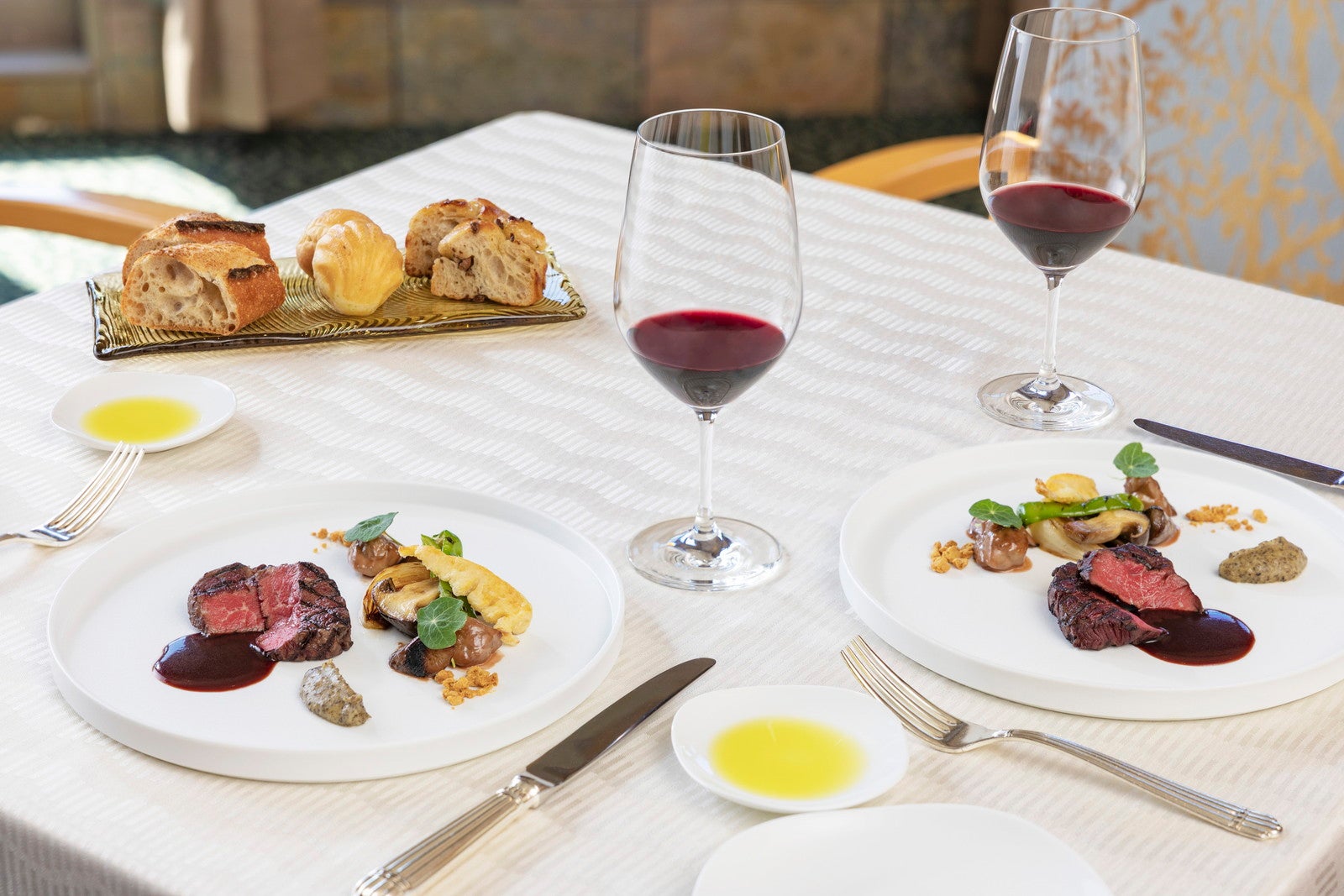 東京ディズニーシー・ホテルミラコスタ オチェーアノ “東京ディズニーシー・フード&ワイン・フェスティバル”ペアリングランチ （C）Disney