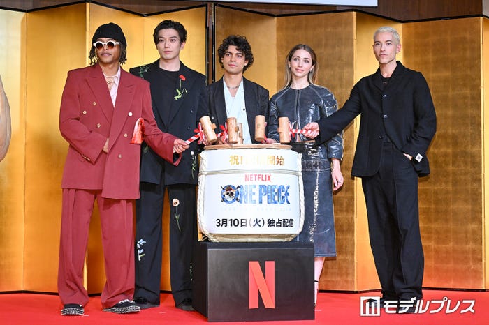 ジェイコブ・ロメロ、新田真剣佑、イニャキ・ゴドイ、エミリー・ラッド、タズ・スカイラー(C)モデルプレス