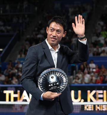 錦織圭が引退セレモニー「幸せだった」マイケル・チャンコーチがスピーチ 家族への感謝「受験勉強の時に嫌がらせ…すみません（笑）」