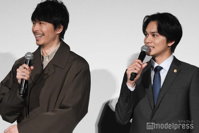 座長・長谷川博己をフォローする北村匠海(C)モデルプレス