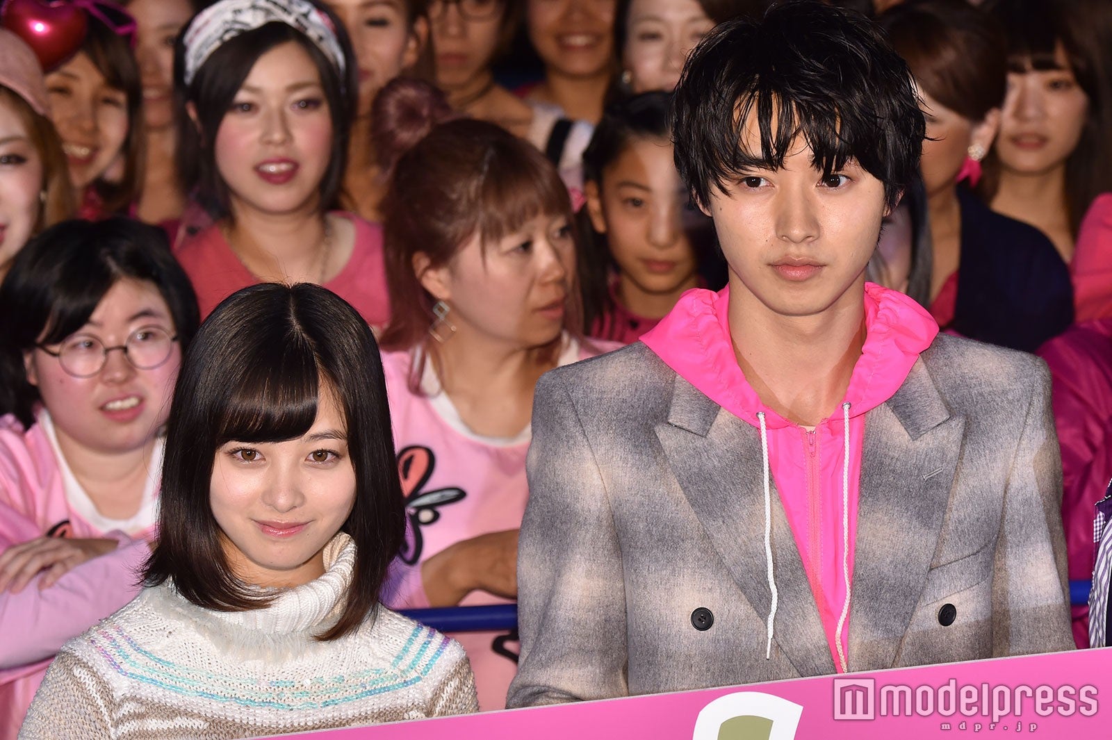 橋本環奈、山崎賢人 （C）モデルプレス