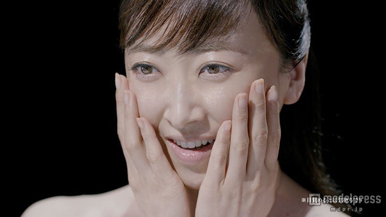 元宝塚トップスター、紫吹淳が色白すっぴん美肌を披露