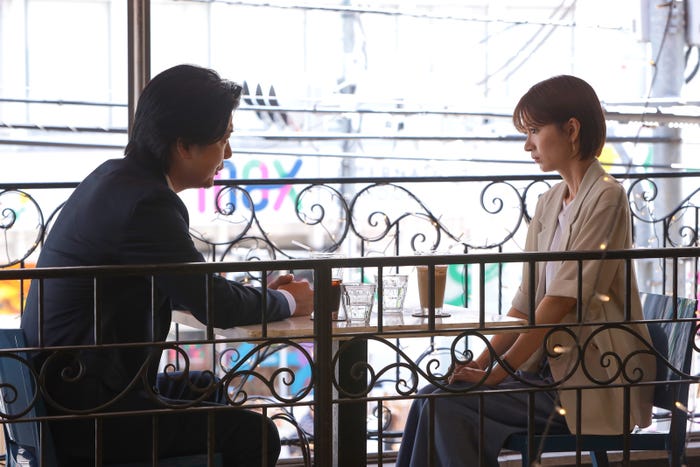 玉山鉄二、岡崎紗絵「告白-25年目の秘密-」第7話(C)日本テレビ