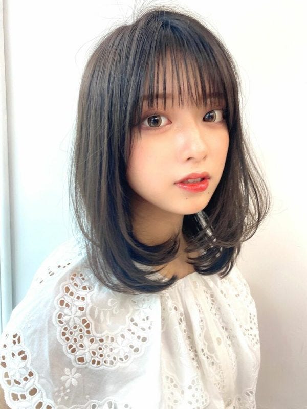 抜け感のある黒髪 ミディアムヘアカタログ 前髪あり なしの髪型をご紹介 モデルプレス 抜け感のある黒髪 ミディアムヘアカタログ 前髪あり なしの髪型をご紹介 モデルプレス