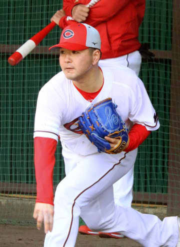 広島・河野 支配下復帰へ原点回帰 3年連続弟子入り中崎の教え胸に直球磨く「どんなカウントでも、自信を持って投げられるように」