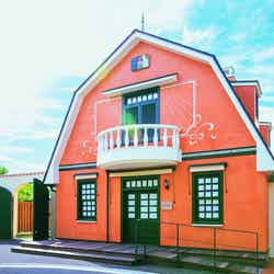 青春の丘の「地球屋」正面/ジブリパーク(C)Studio Ghibli