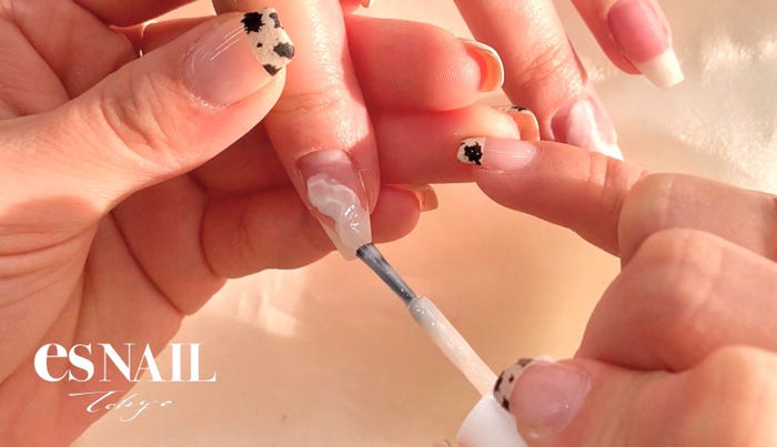 “うねうね”がポイント!(画像提供:esNAIL)