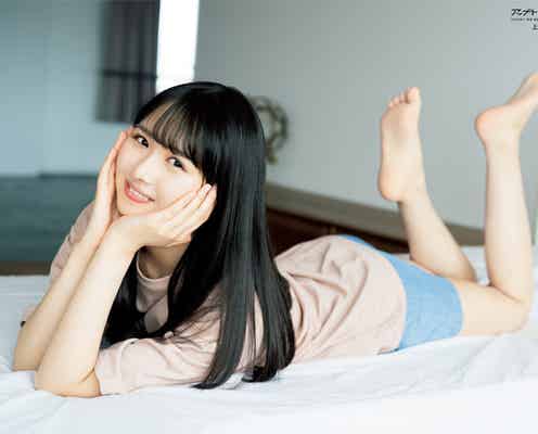 日向坂46上村ひなの、ショーパン姿で美脚披露