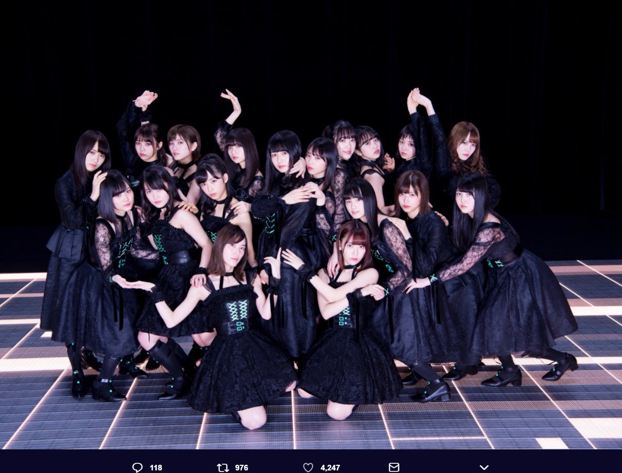 “美の競演”坂道AKB、長濱ねる・齋藤飛鳥らが絡み合う 岡田奈々が集合ショット公開