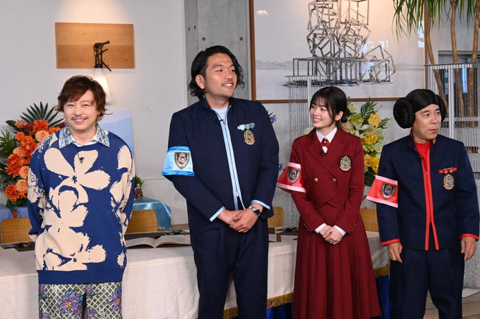 堂本剛、盛山晋太郎、小芝風花、岡村隆史(C)日本テレビ