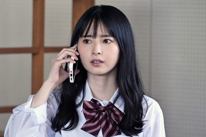 飯沼愛 (C)「パパとムスメの7日間」製作委員会