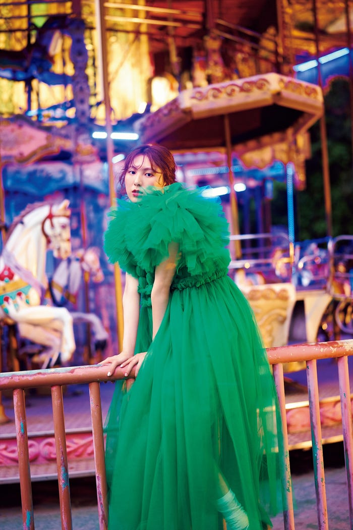 菅原茉椰2nd写真集:撮影/藤原宏