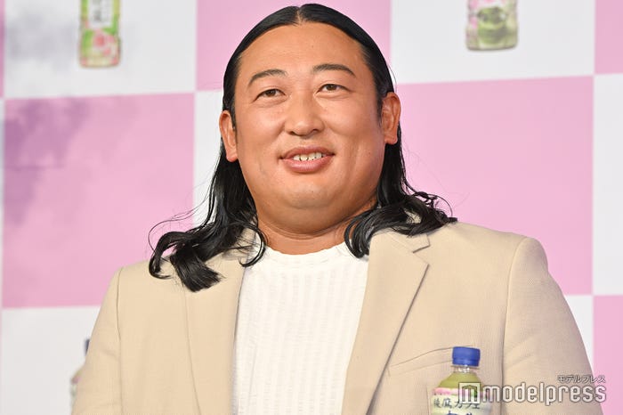 秋山竜次/ロバート(C)モデルプレス