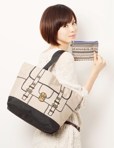 ＜付録のバッグとポーチ＞モデル：今宿麻美