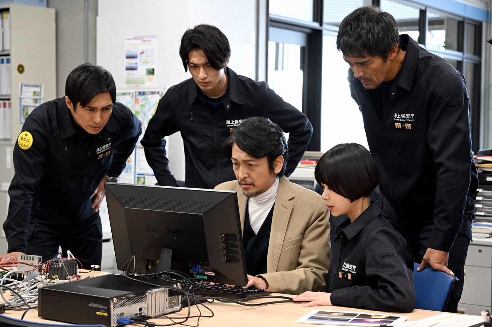 高橋光臣、横浜流星、岡田浩暉、趣里、阿部寛／「DCU」第7話より（C）TBS