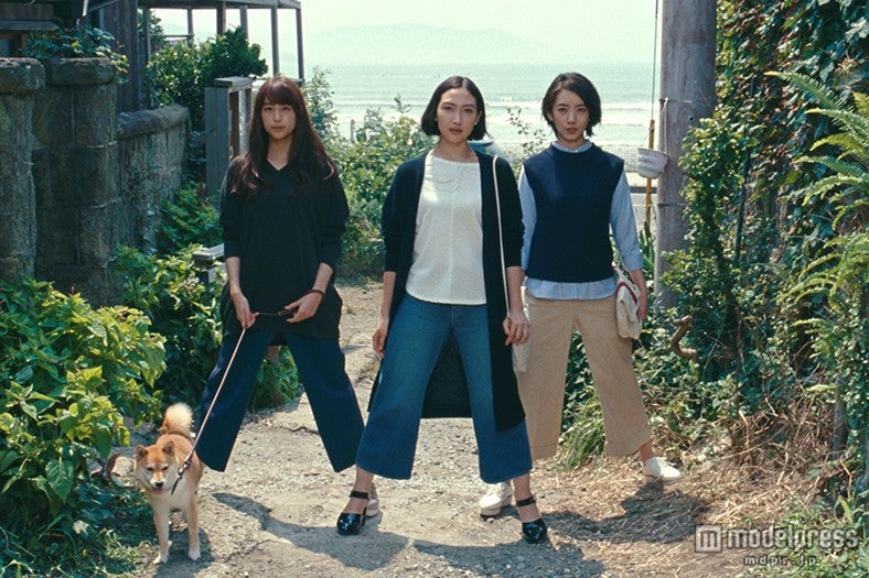 （左から）山本美月、香椎由宇、波瑠