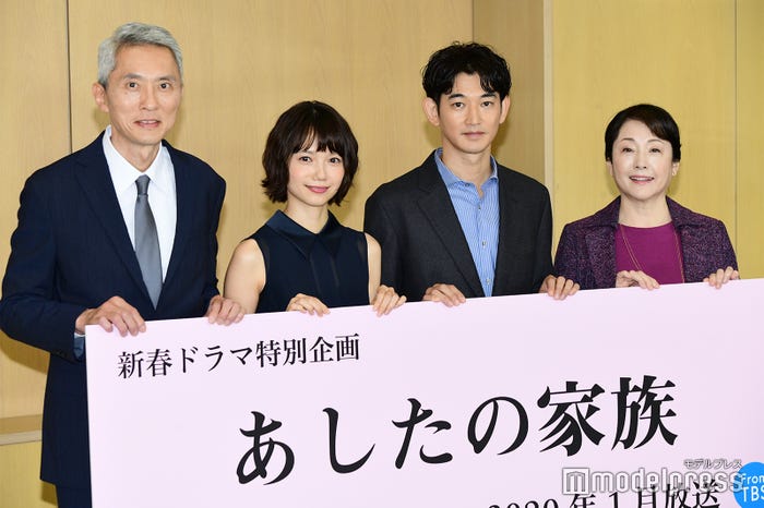 松重豊、宮崎あおい、瑛太、松坂慶子 (C)モデルプレス