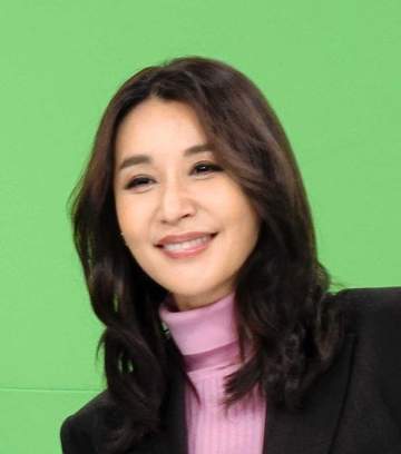 「女性ホルモンがほぼなくなった」告白に反響の48歳TV出まくりタレント 現体重明かし「大人の思春期つら」も前向きに発信