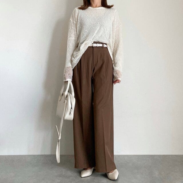 GUブラウンタックワイドパンツとホワイトコーデ