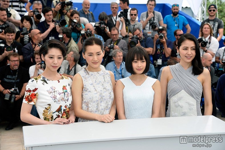 （左から）夏帆、綾瀬はるか、広瀬すず、長澤まさみ