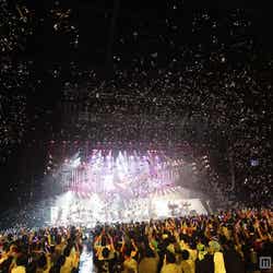新曲をバンド生演奏するAKB48「AKB48 リクエストアワー セットリストベスト100 2012」最終公演
