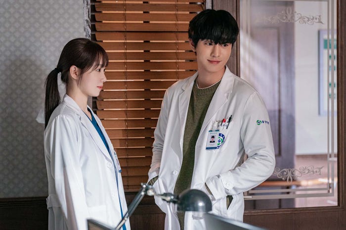 「浪漫ドクター キム・サブ3」ディズニープラス スターにて独占配信中(C)SAMHWA NETWORKS & STUDIO S. All rights Reserved.