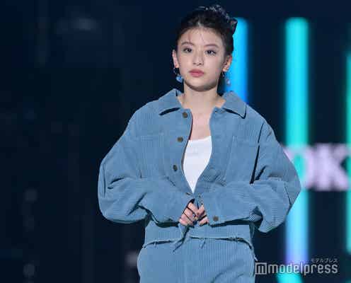 「ばかキス」出演で話題・出口夏希、ショート丈ジャケットでスタイル際立つ<TGC 2022 A/W>