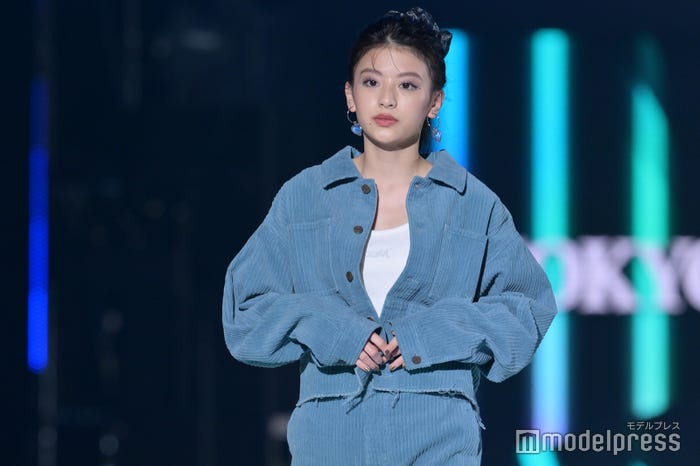 出口夏希/「TGC」ランウェイの様子 (C)モデルプレス