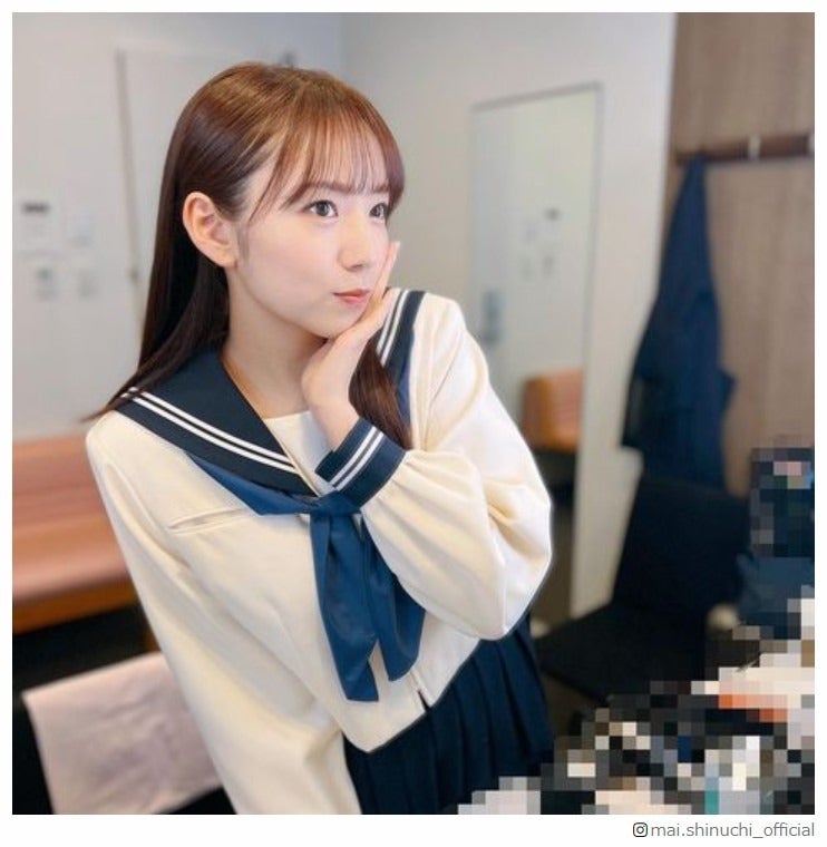 新内眞衣、セーラー服姿披露に「乃木坂時代思い出す」「可愛い」の声