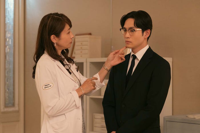 水野美紀、松下洸平「合理的にあり得ない~探偵・上水流涼子の解明~」第4話より(C)カンテレ