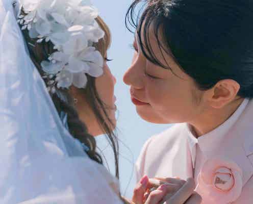 日向坂46加藤史帆、森カンナとキス寸前 彩香ちゃんの“結婚式妄想”ショット解禁【彩香ちゃんは弘子先輩に恋してる】
