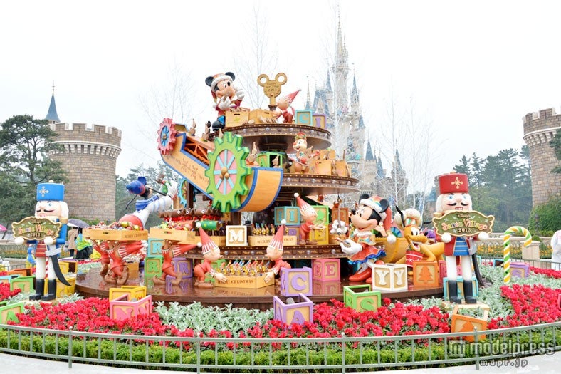 中央フォトロケーション、歯車やベルトコンベアーが動く仕様になっている