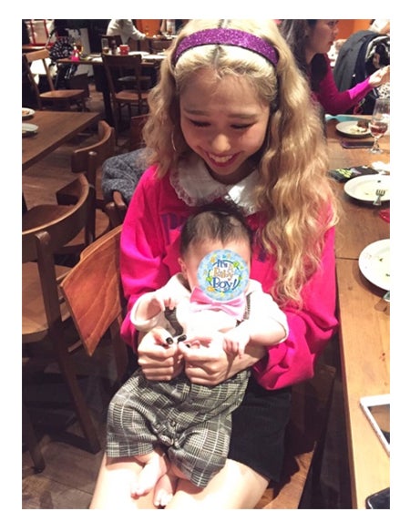 ぺこ りゅうちぇる 赤ちゃん抱く3ショットに反響 絶対良いパパママになる 将来が楽しみ モデルプレス