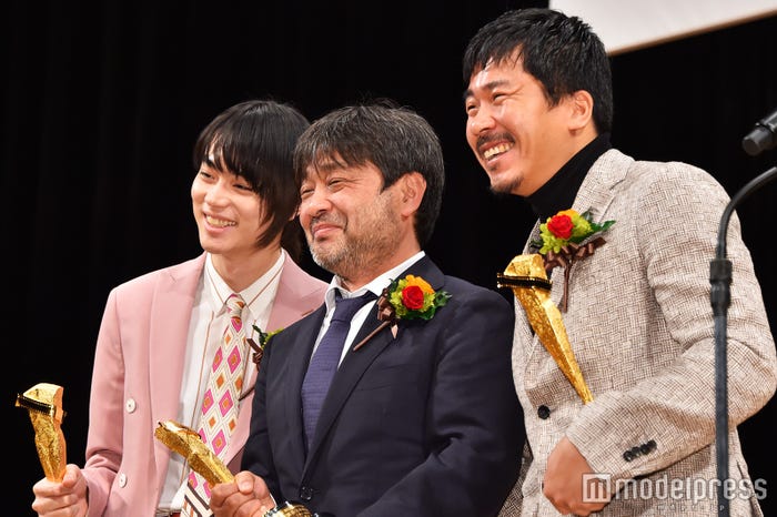 菅田将暉、岸善幸監督、ヤン・イクチュン(C)モデルプレス