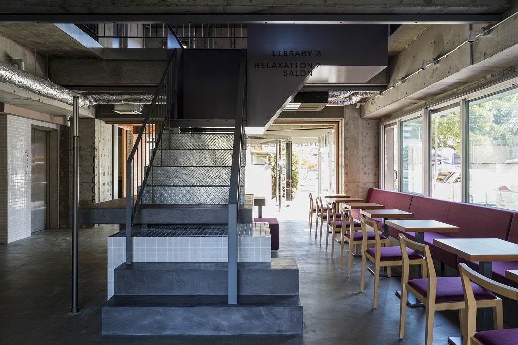 一階ホテル受付兼コワーキングスペース（C）Anna Nagai