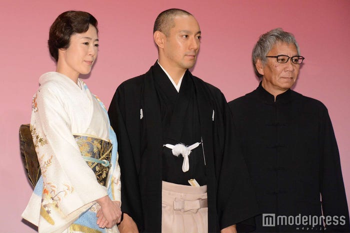 寺島しのぶ、市川海老蔵、三池崇史氏(C)モデルプレス