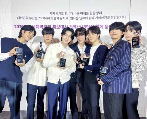 BTS、久々7人全員で登場「2030釜山万博」誘致広報大使として“お茶目に”挨拶