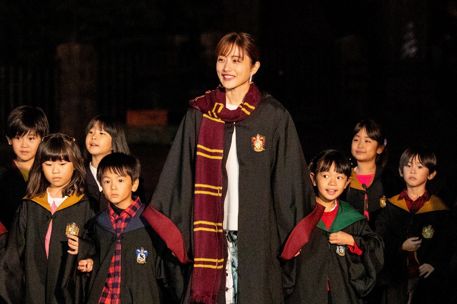 中央：石原さとみ／画像提供：ユー・エス・ジェイ