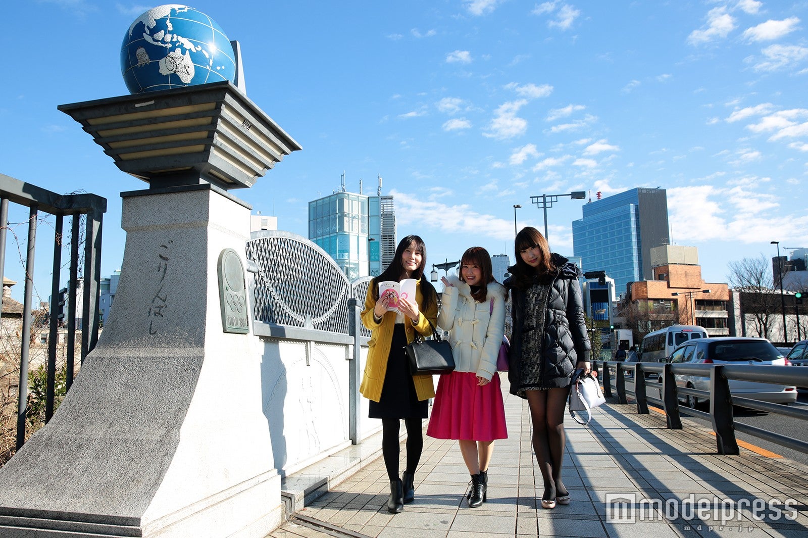 五輪橋／モデル：森下まい、野村日香理、越馬千春（C）モデルプレス