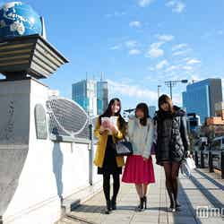 五輪橋/モデル:森下まい、野村日香理、越馬千春(C)モデルプレス