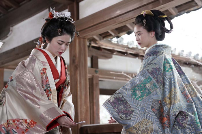 小芝風花、森川葵「大奥」第6話より(C)フジテレビ