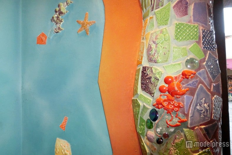 店内のタイルにもディズニーキャラクター