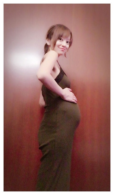 妊娠中の鈴木亜美、ふっくらお腹披露「プラス4キロ」体調にも言及