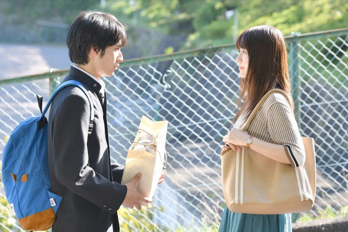 岡田健史、有村架純/「中学聖日記」第1話より(C)TBS