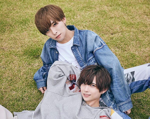 カフェや夜景などとある1日を一緒に過ごすoffと白シャツやスーツでオトナっぽいonで撮影 りょうりょまの魅力を詰め込んだ りょうりょま 1st Style Book Present 発売決定 モデルプレス カフェや夜景などとある1日を一緒に過ごすoffと白シャツやスーツでオトナっぽいonで撮影 りょうりょまの魅力を詰め込んだ りょうりょま 1st Style Book Present 発売決定 モデルプレス