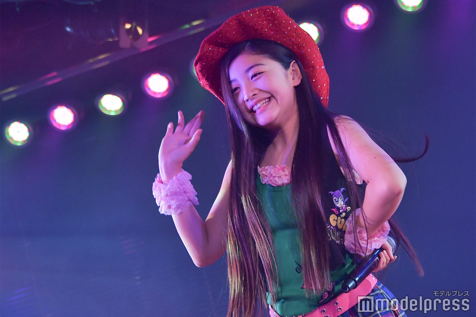 「投げキッスで撃ち落とせ！」道枝咲／AKB48柏木由紀「アイドル修業中」公演（C）モデルプレス